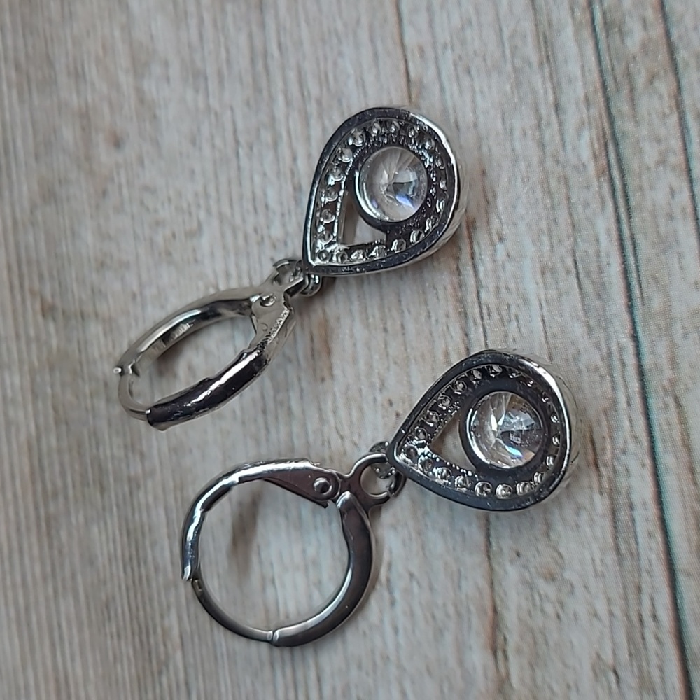 NIB SILVER WHITE TOPAZ DANGLE EARRINGS - Picture 7 of 7